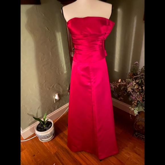 Bill Levkoff Dresses & Skirts - 2pc Bill Levkof  S. 6 Holiday skirt and top